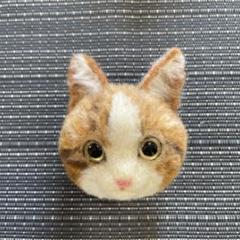 羊毛フェルト　猫　ブローチピン付き