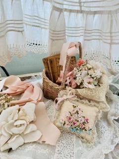 フランスアンティークレースドイリー＆小さなパニエ＆リボン刺繍ミニクッションset フランスアンティークレースドイリー＆小さなパニエ＆リボン刺繍