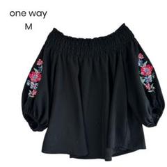 【one way】ブラックオフショルダー 花柄刺繍ブラウス M a0543