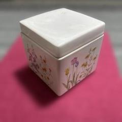Adam&Eve アダム&イヴ　花柄のキューブ型陶器　小物入れ　たち吉　レトロ