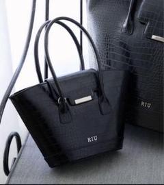 新品】RIU ブラック クロコダイル風 ハンドバッグ - メルカリ