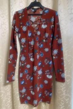 美品　FOREVER 21 レースアップ花柄膝丈長袖ワンピース
