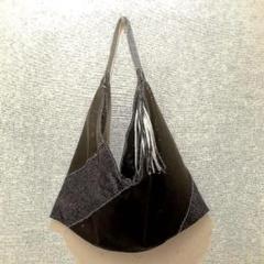 在庫セール　カバン　黒エナメル　１点のみ　内ポケット、中はストライプ布