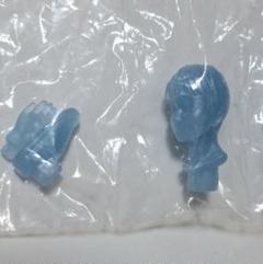 青白い人　男性