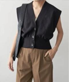 spick&spanのVネックノースリべスト　黒 WEB限定追加2》ウォッシャブルVネックニットベスト（ベスト