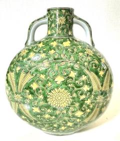 館林源右衛門 黄緑彩兜唐草 扁壺 花瓶 花入 飾壺 館林源右衛門 黄緑彩兜唐草 扁壺 花瓶 花入 飾壺