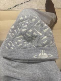 Vivienne Westwood ニット帽 グレーとアイボリー Vivienne Westwoodのニットキャップ/ビーニー（グレー系）を使っ