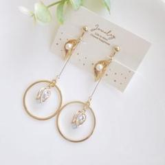 チューリップチャームとリーフチャームのイヤリング　ピアス（クリア）＊ハンドメイド