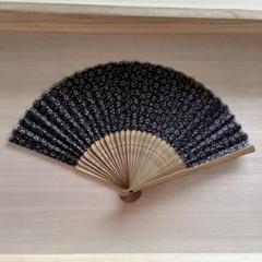 扇子 黒色 桜柄 布・木製