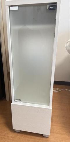 白い木製ラック ガラス扉付き