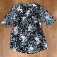 花柄Tシャツ　花柄カットソー　ボタニカル柄