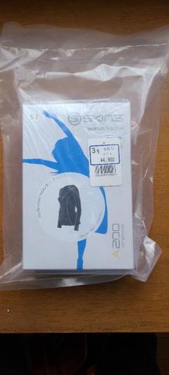 新品未使用！skins スキンズ コンプレッション　ウィメンズロングスリーブ