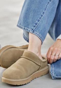 未使用品　UGG CLASSIC SLIPPER 24サイズ ベージュ UGG CLASSIC SLIPPER クラシック スリッパ 24cm 未使用