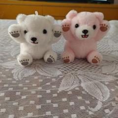白とピンクのクマのぬいぐるみ