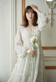 herlipto Monotone Floral Pleated Dress