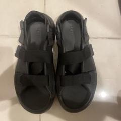 UGG ブラック サンダル UGG Stratus 定価13,200円25cm UGG Australia サンダル STRATUS / アグ ストラタス レディース