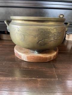 大型銅製火鉢　約36㌢　(安政と彫刻有り) 大型銅製火鉢約36㌢(安政と彫刻有り)