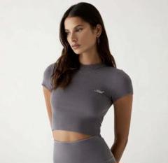 【KITH】マルベリー クロップド丈Tシャツ 関税・送料込み KITH Women Mulberry Tee II クロップ丈Tシャツ - メルカリ
