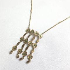 ヴィンテージ風　グリーンストーン　花柄　ロングネックレス　ゴールド色　金色