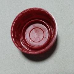 赤いプラスチックキャップ