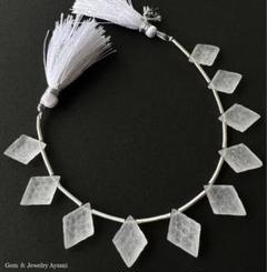 フロストクリスタルクォーツ  Floral Carved Lozenge. フロストクリスタルクォーツ Floral Carved Lozenge. 1連 - メルカリ
