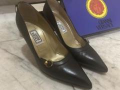 極美品 ジャンニ ベルサーチ パンプス ヒール スウェード パープル 23.5 2025年最新】gianni versace パンプスの人気アイテム - メルカリ