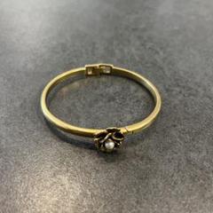 マークジェイコブス　花モチーフ パール付きブレスレット　バングル