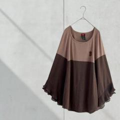 3555【ダブルスタンダードクロージング】ポンチョ風ニット　セーター　フリル