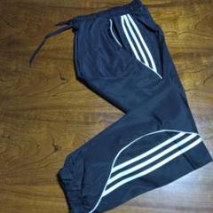 黒のトレーニングパンツ サイドストライプ