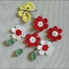 真っ赤なお花と白い花と、蝶々さん　ワッペン　アップリケ