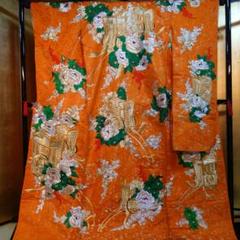 オレンジ色の花柄刺繍打掛
