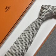 エルメス　ネクタイ　白・紺　結婚式　シルクジャガード エルメス ネクタイ 白・紺 結婚式 シルクジャガード - メルカリ