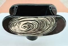 ☆青黒地に印象的な白の渦巻き模様の花器・水盤・オブジェ＊多用途な器