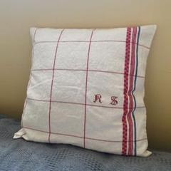 リネン　クッションカバー　イニシャル刺繍