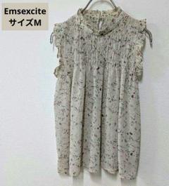 【美品】エムズエキサイト【Emsexcite】花柄カットソー　フリル袖　サイズMのサムネイル