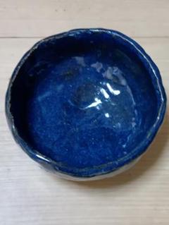 青い陶器製茶碗