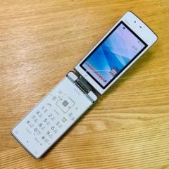 SHARP - auガラホ 960px-