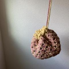 いちごバナナなぽってり巾着袋　ハンドメイド　ポーチ　編み物