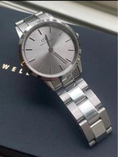 【稼働中美品】ダニエルウェリントン28㎜文字盤シルバーグレー、シルバーベルト