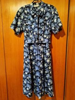 青い薔薇のワンピース