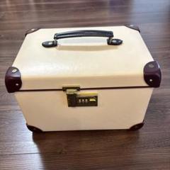 【美品】グローブトロッター バニティ ロック式金具 大容量 レディース ベージュ 美品】グローブトロッター バニティ ロック式金具 大容量