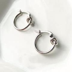 人気商品　シルバーピアス　結び　フープ　デイリーファッション　シンプルアクセ