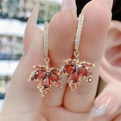 【新品未使用】キラキラ揺れるピアス　レッドリーフ風デザイン