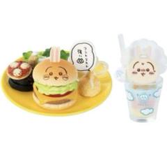 ちいかわ　うさぎ　ハンバーガー うさぎの日焼けバーガー」 - ちいかわレストランに「うまカレー
