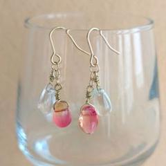 しずく２粒のピアス／ピンク＆クリア
