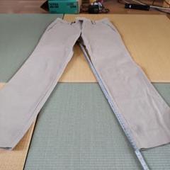 ベージュ ストレートパンツ バックポケット付き