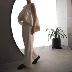 twill ラウンドぺプラムボリューム twill ラウンドペプラムボリュームブラウス - メルカリ