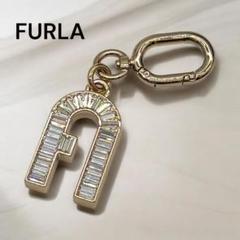 【美品】FURLA アーチロゴ チャーム キーホルダー シンプル ゴールド