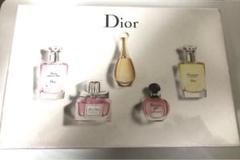 【新品未使用箱入り】Dior 香水セット 5種類 ミニボトル Amazon.co.jp: クリスチャンディオール イン ラブ ウィズ