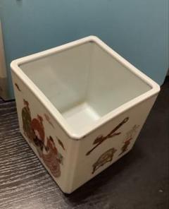 南蛮絵柄の四角い陶器